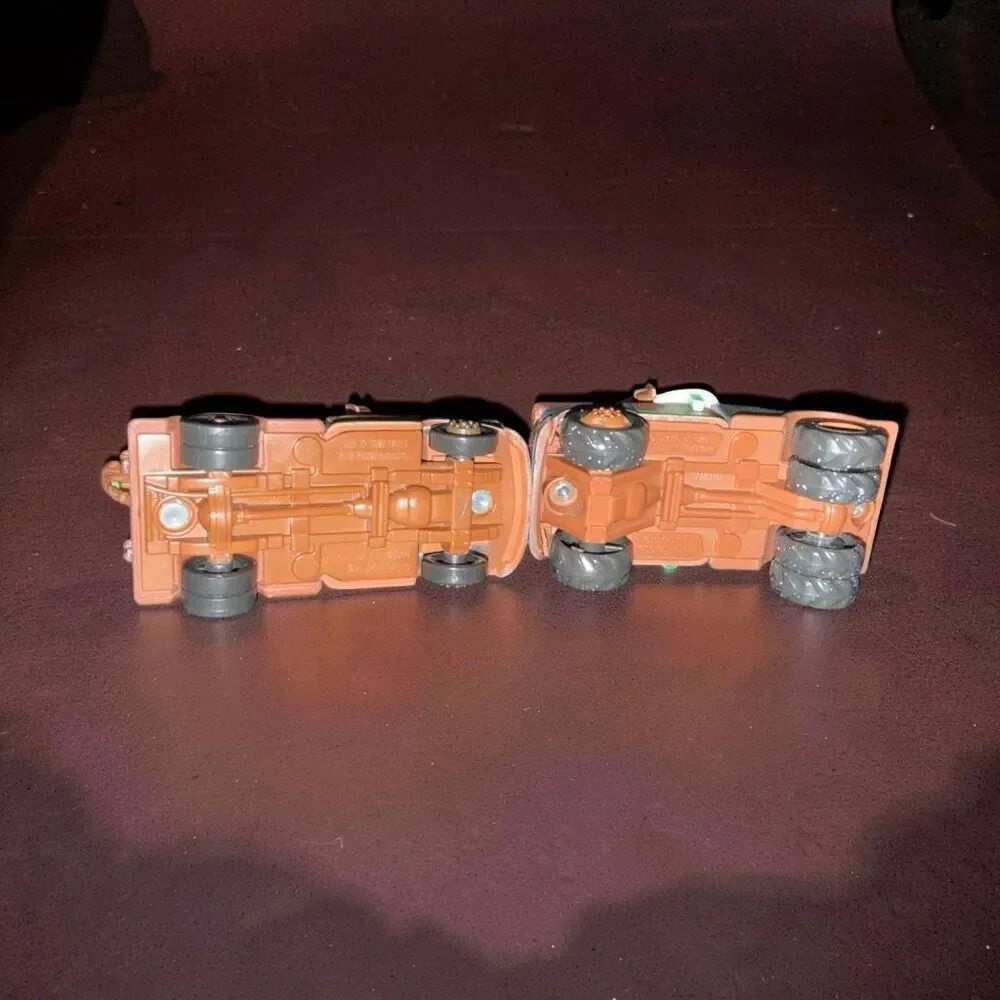 Mattel Disney Pixar Cars Die-Cast Mater & Whee-Hoo Winter Mator Green Hat A52